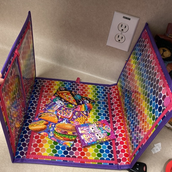 Lisa Frank puppy trifold portfolio, binder with puzzle and crayons - Picture 4 of 5